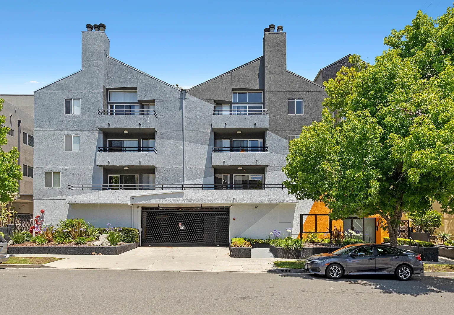 1626 Malcolm Ave, A exterior