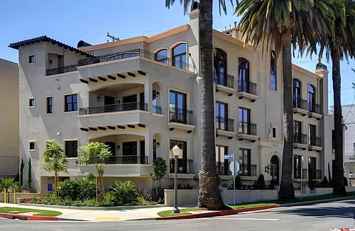 1626 Malcolm Ave, A exterior