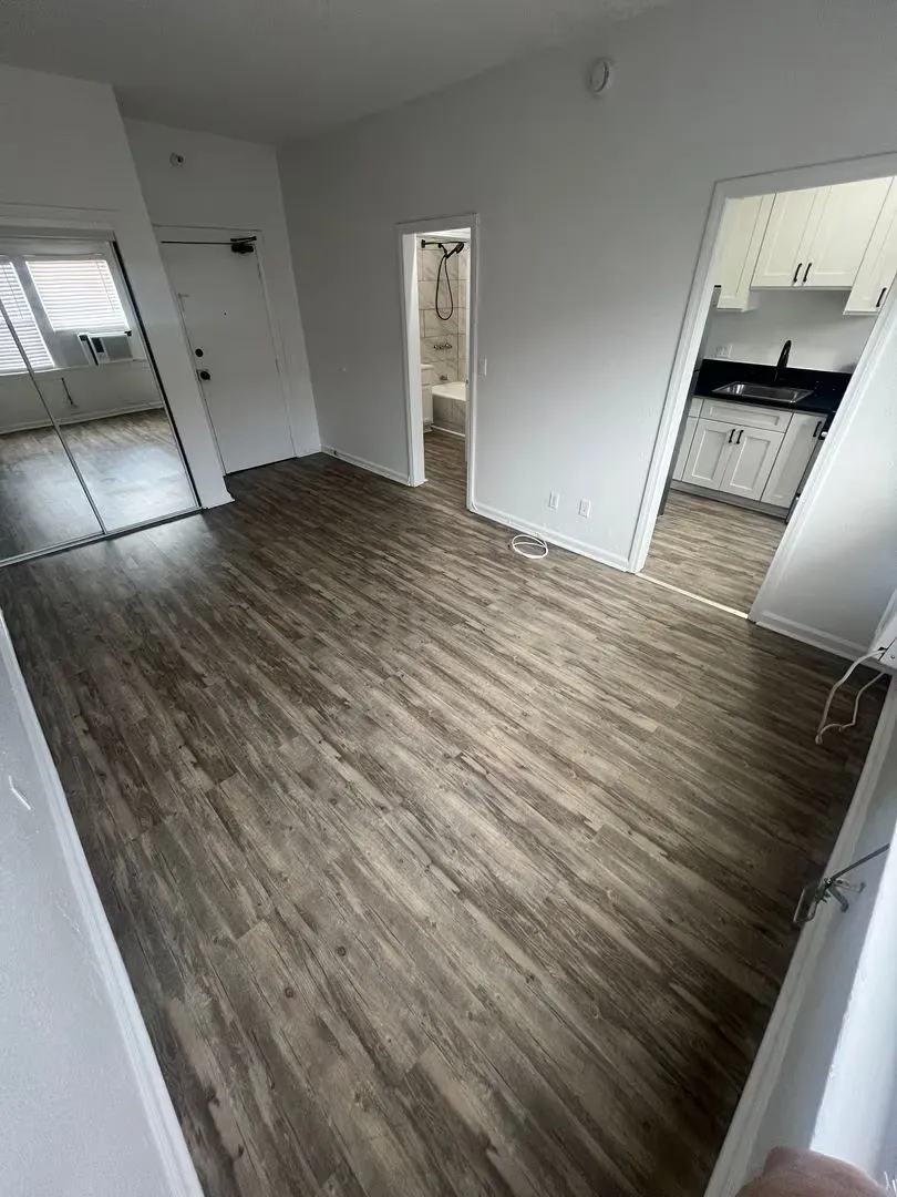 Unit 211 photo 5