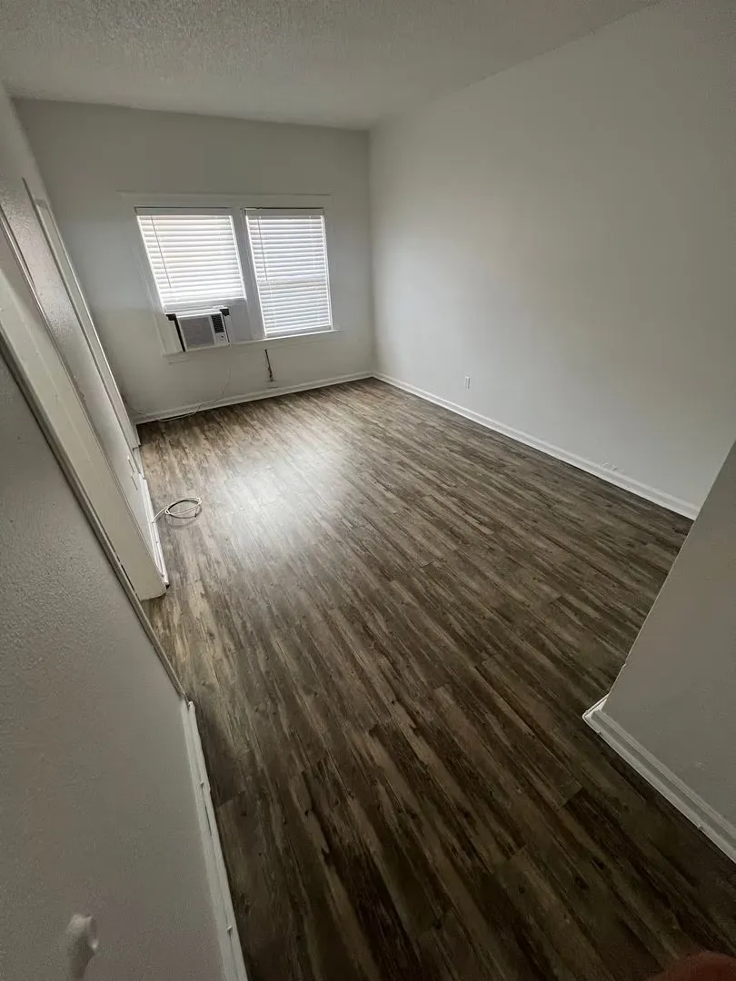 Unit 211 photo 4