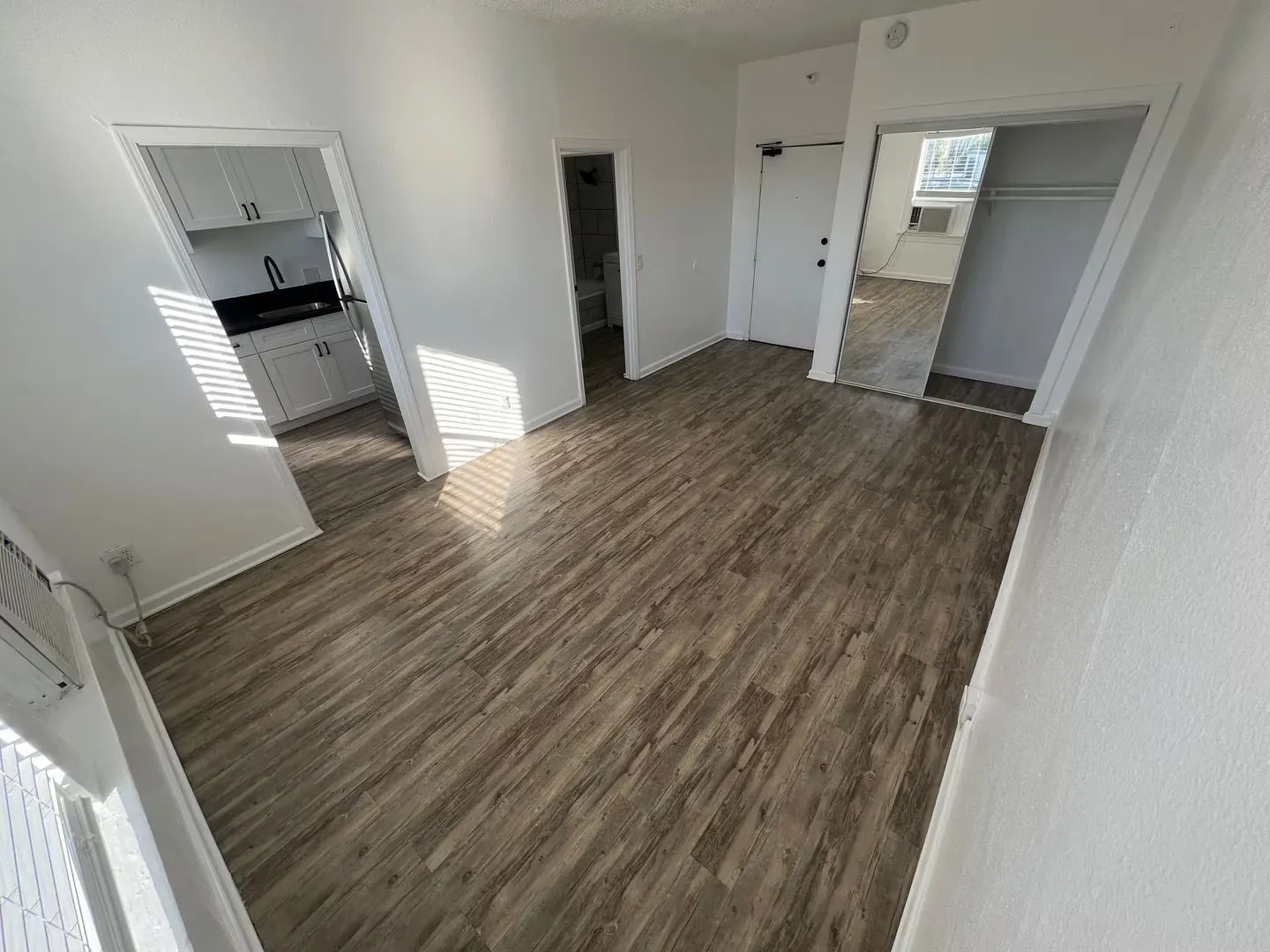 Unit 412 photo 3