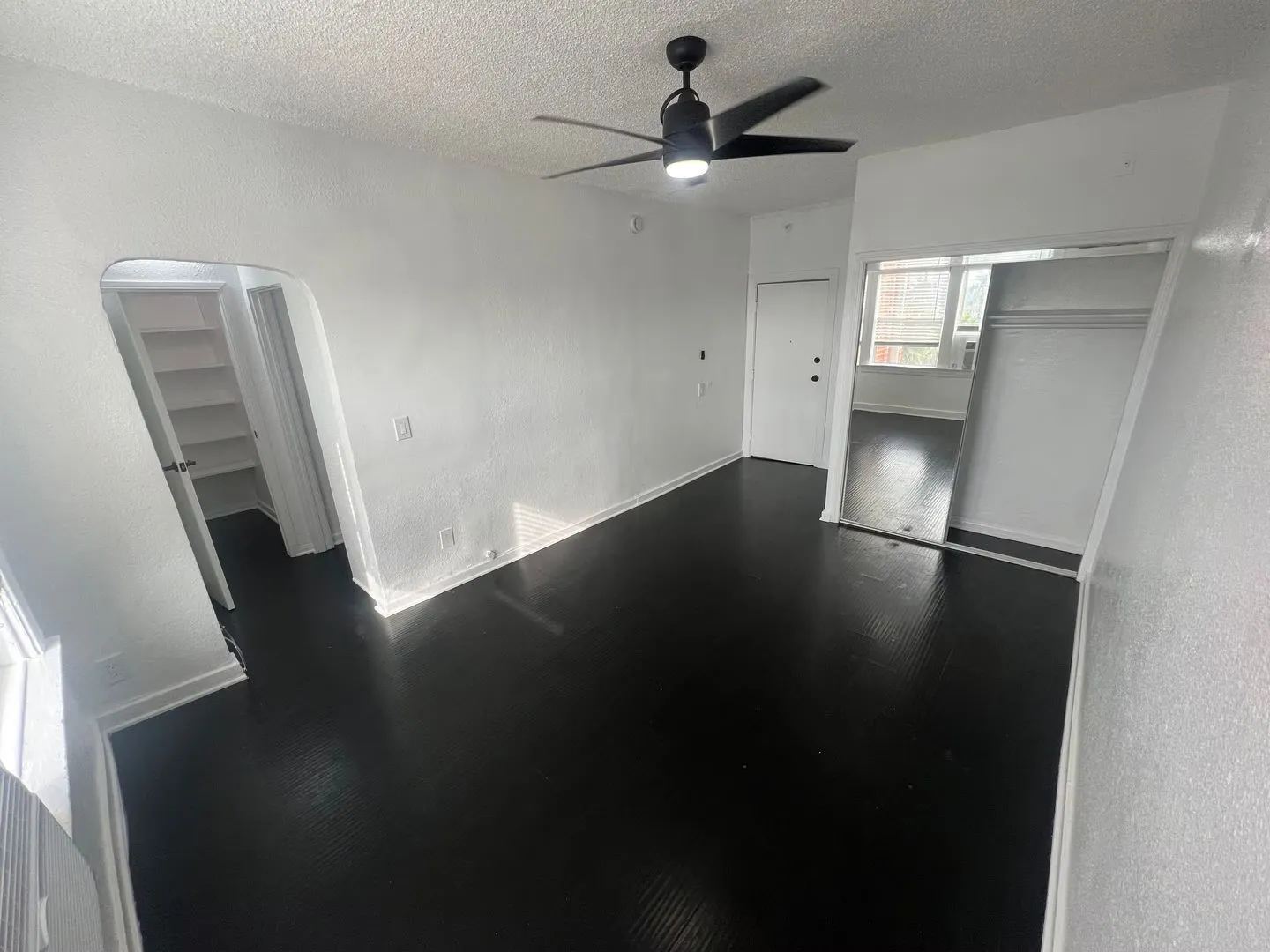 Unit 405 photo 3